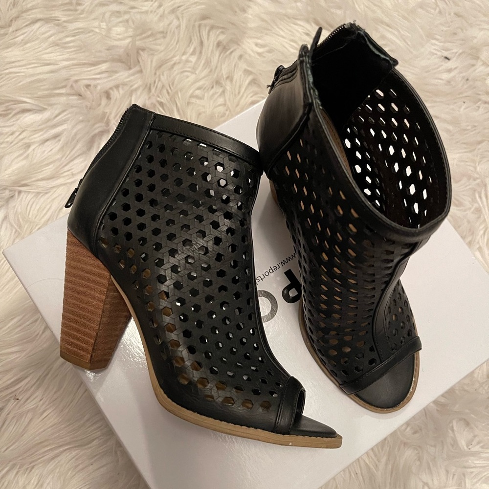 Report sandal LIKE NEW 💫✨ size 6